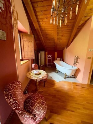 Superior Suite, 1 Queen Bed, Private Bathroom, Mountain View | Interior - Quart de Lune (Quart)