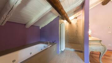 Luxury-Suite, 1 Queen-Bett, eigenes Bad, Bergblick | Badezimmer