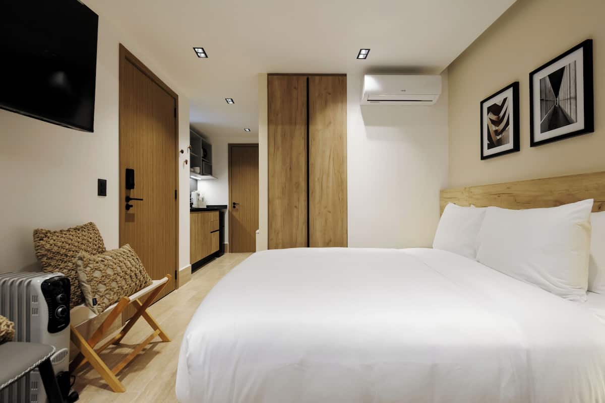 Loft (05) | Setrika/meja setrika, Wi-Fi gratis, dan didekorasi berbeda-beda