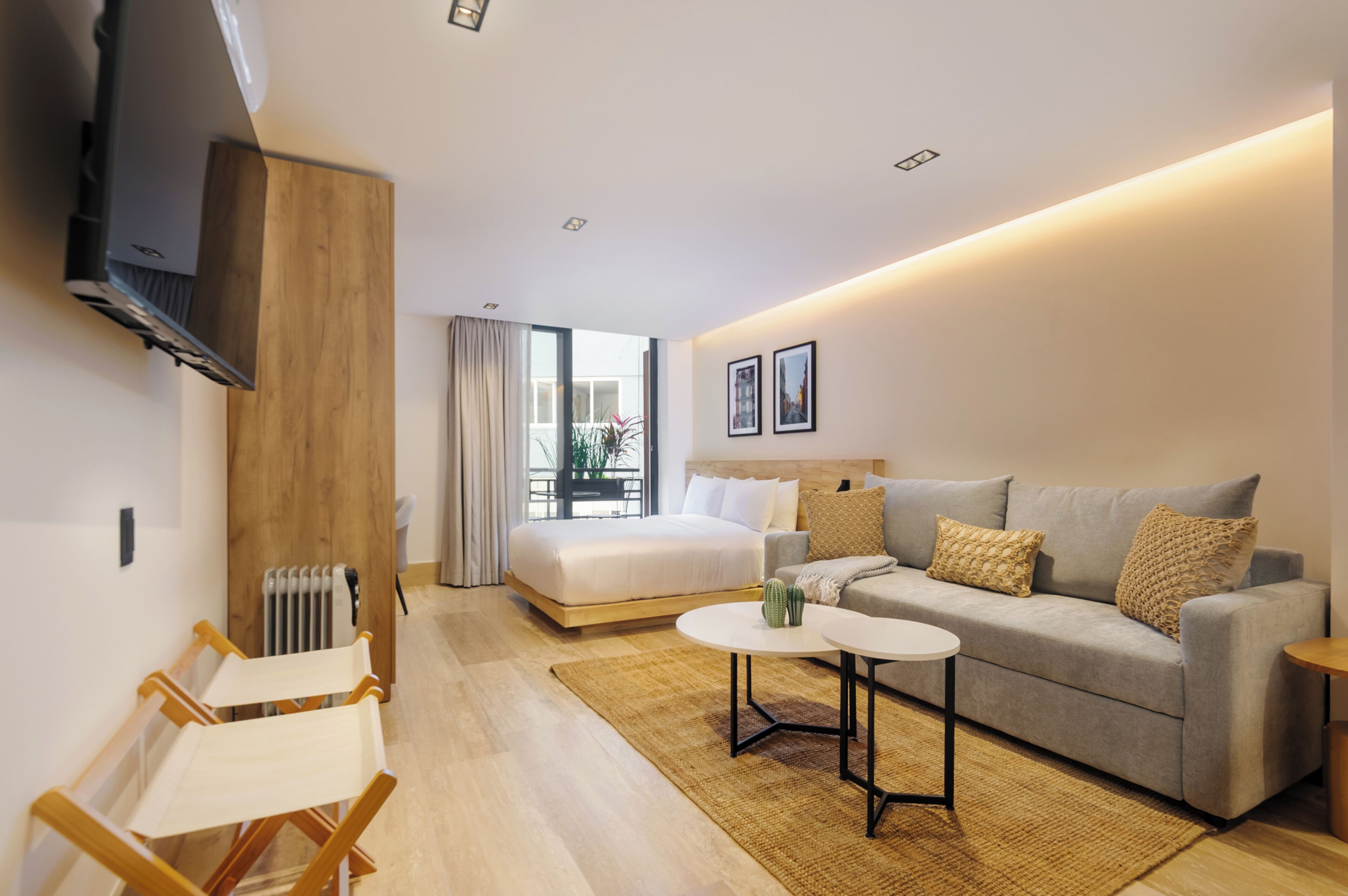 Deluxe Loft, Air conditioning | Individually decorated, individually furnished, iron/ironing board