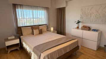 3 bedrooms, desk, iron/ironing board, free WiFi