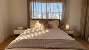 3 bedrooms, desk, iron/ironing board, free WiFi