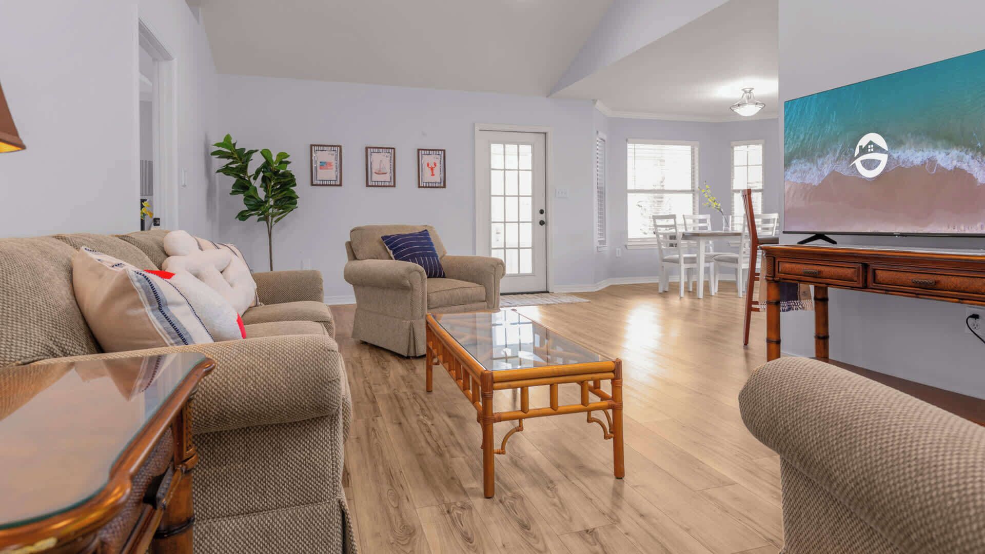 House, Multiple Beds, Pool Access, Beach View (Sunny Daze) | Living area