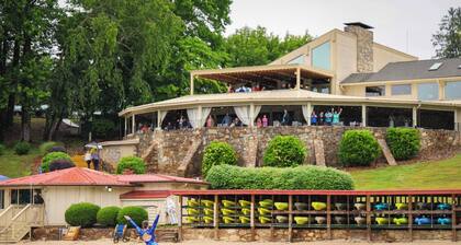 New listing - Resort access! - Cute 2-bedroom house in beautiful Lake Lure