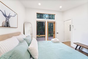 2 Schlafzimmer, Schreibtisch, Bügeleisen/Bügelbrett, Reisekinderbett