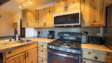 Townhome, Multiple Beds, Balcony, Mountain View (Tramway Haus) | Private kitchen