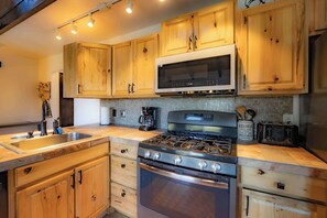 Townhome, Multiple Beds, Balcony, Mountain View (Tramway Haus) | Private kitchen