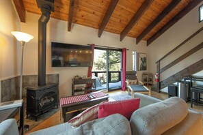 Townhome, Multiple Beds, Balcony, Mountain View (Tramway Haus) | Living area