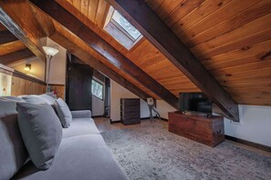 Stadtwohnung, Mehrere Betten, Balkon, Bergblick (Tramway Haus) | Wohnbereich