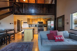 Townhome, Multiple Beds, Balcony, Mountain View (Tramway Haus) | Living area