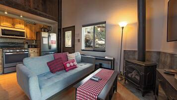 Townhome, Multiple Beds, Balcony, Mountain View (Tramway Haus) | Living area