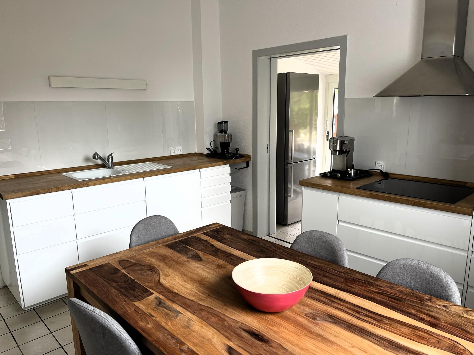Kühlschrank, Mikrowelle, Ofen, Geschirrspüler