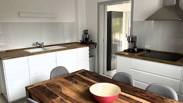 Kühlschrank, Mikrowelle, Ofen, Geschirrspüler