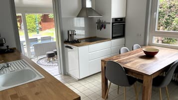 Kühlschrank, Mikrowelle, Ofen, Geschirrspüler