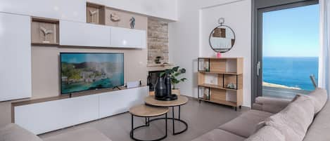 Smart TV, fireplace