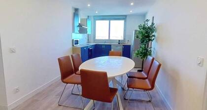 Private Room in a Shared Flat - Lyon 8