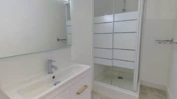 Apartment | Bilik Mandi