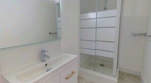Apartment | Bathroom - Private Room in a Shared Flat - Lyon 8 (Lyon)