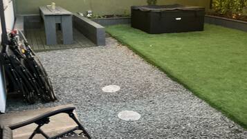 House, 4 Bedrooms, Balcony | Garden