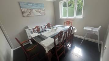 House, 4 Bedrooms, Balcony | Dining room