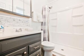 Shower, hair dryer, towels - Bayou Villa w/ Dock, Kayaks & Fire Pit Fun (Pensacola)