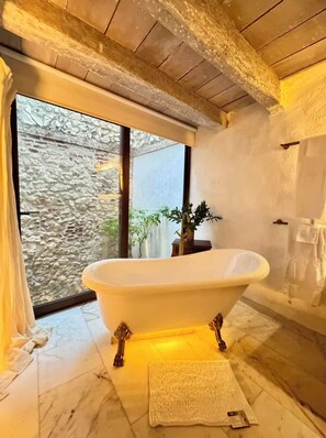 Hair dryer, towels, soap, toilet paper - Luxury Loft in Old City Historic Mansion! (Cartagena de Indias)