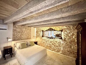 WiFi, bed sheets - Luxury Loft in Old City Historic Mansion! (Cartagena de Indias)