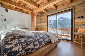 Desk, iron/ironing board, free WiFi, bed sheets - Vrbo Property (Le Grand-Bornand)