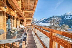Outdoor dining - Vrbo Property (Le Grand-Bornand)