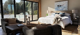 COUNTRY POOL HOUSE VILLA MINUTES TO ELORA