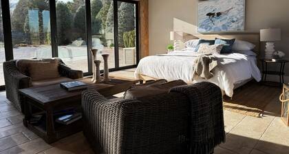 COUNTRY POOL HOUSE VILLA MINUTES TO ELORA