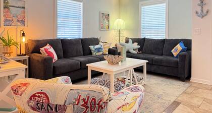 3 bedroom house in Oak Island, NC. Close to Beach, Family Friendly & Firepit