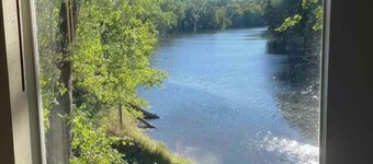 The "Shack" on the River - Ideal location!