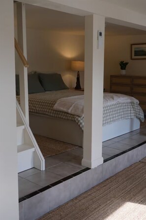 Iron/ironing board, Internet, bed sheets