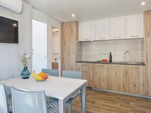 Mobile Home | Private kitchen - Adriatic Premium Lodge Retreat (Brtonigla)
