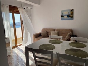 Dining - Adorable 1-bedroom apartment with AC in vibrant Saranda (Saranda)