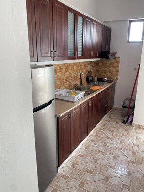 Private kitchen - Adorable 1-bedroom apartment with AC in vibrant Saranda (Saranda)