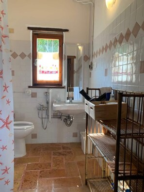 Bathroom - Vrbo Property (Marche)