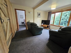 Living area - Cozy Inchbae Cottage - Garve Getaway (Garve)