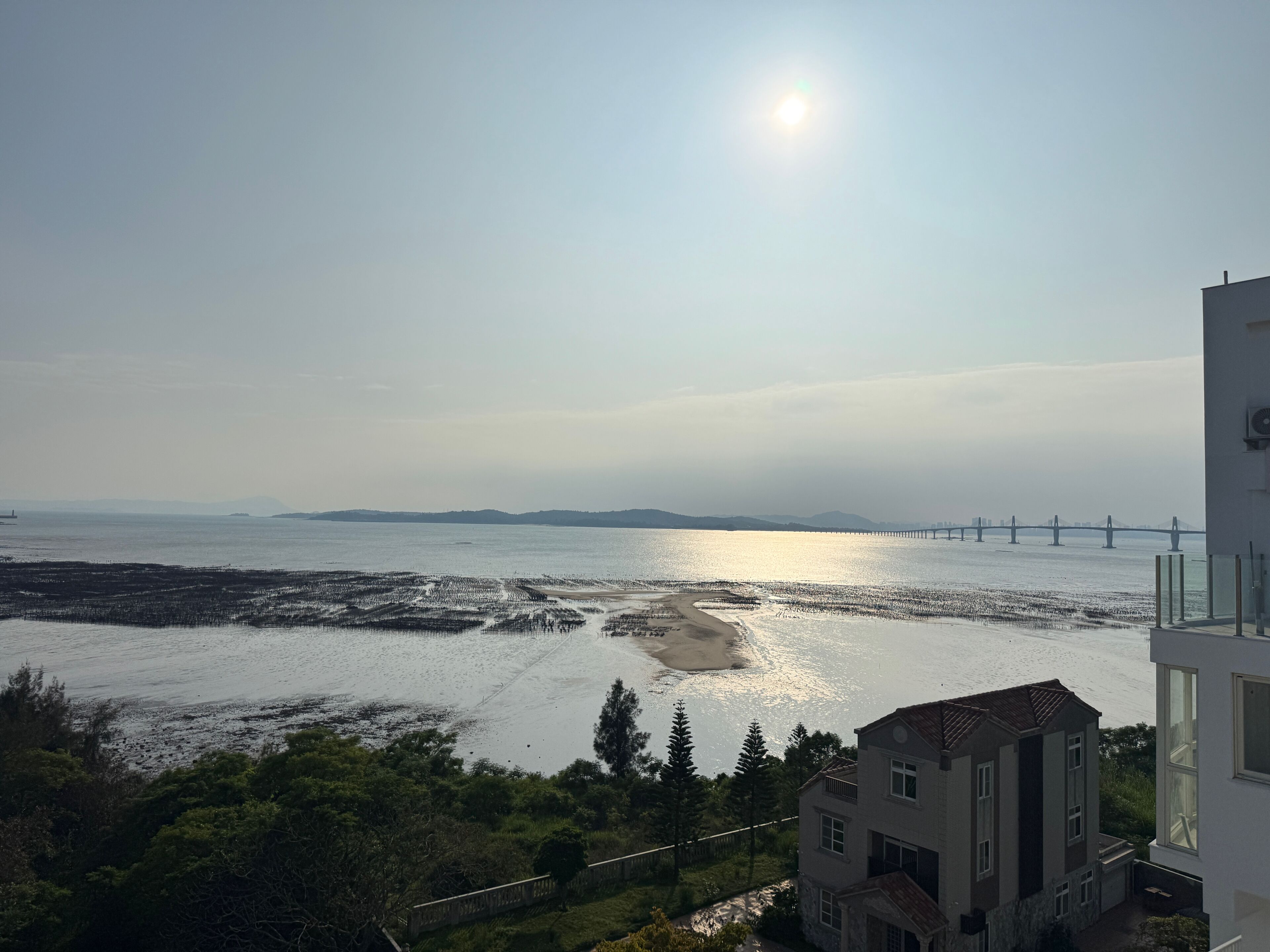 Quarto casal superluxo, sacada, vista para a baía | Praia