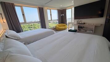 Laptop workspace, free WiFi, bed sheets