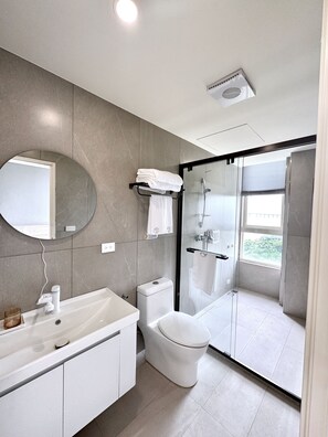 Family Quadruple Room, Balcony, Bay View | Bathroom | Shower, hair dryer, towels, soap - CP Tide whisper (Kinmen)