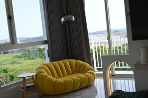 Senior Quadruple Room, Balcony, Bay View | Laptop workspace, free WiFi, bed sheets - CP Tide whisper (Jinning)