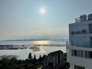 Family Quadruple Room, Balcony, Bay View | Laptop workspace, free WiFi, bed sheets - CP Tide whisper (Jinning)