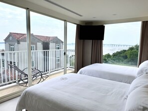 Family Quadruple Room, Balcony, Bay View | Laptop workspace, free WiFi - CP Tide whisper (Kinmen)