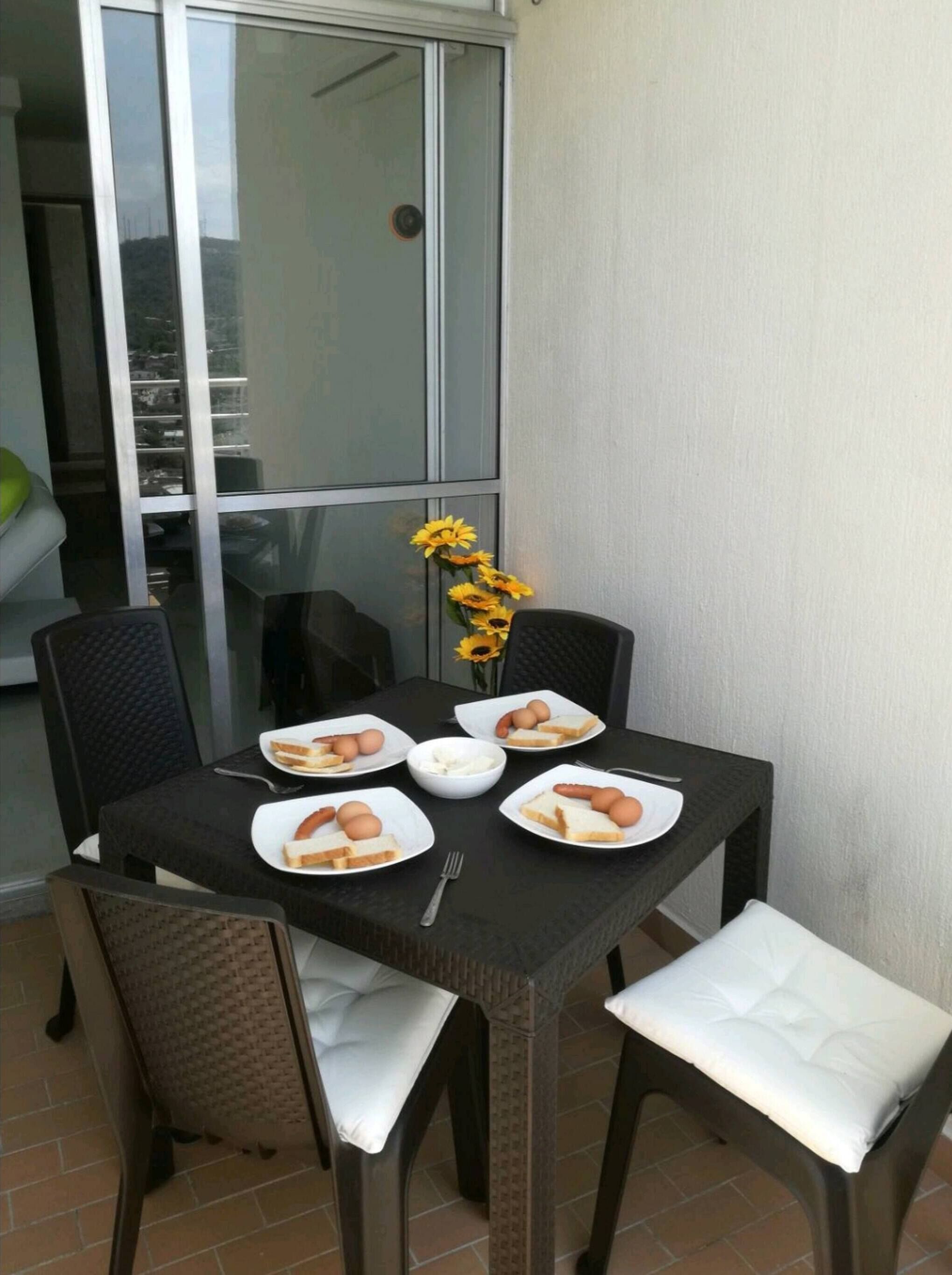 Apartment, 2 Bedrooms, City View | Dining room