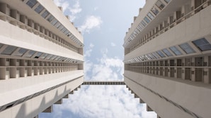 A symmetrical building with a central atrium and multiple floors. - Apartment With Great View Near Beach & Walled City (Cartagena)