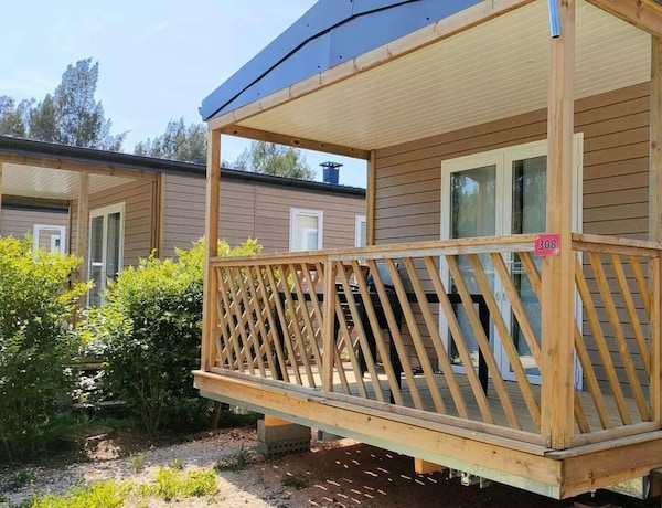 Compact Coastal Family Stay For 4 - Hyères