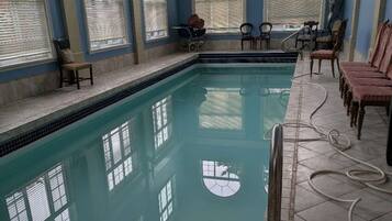 Piscina coperta, una piscina riscaldata