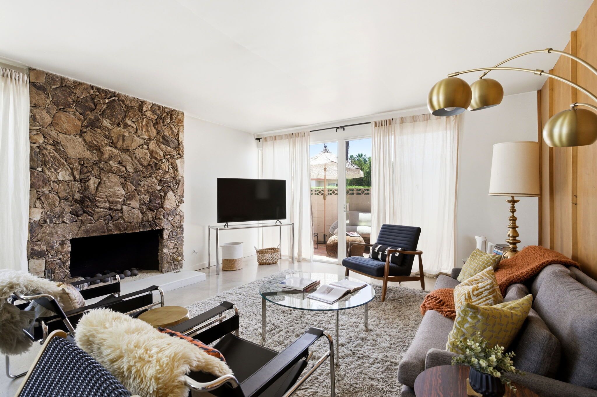 TV, fireplace
